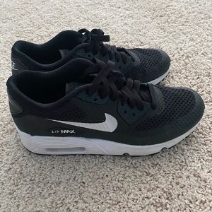 black nike air max shoes size 6Y